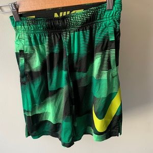 Nike Boys Green Shorts Sz M